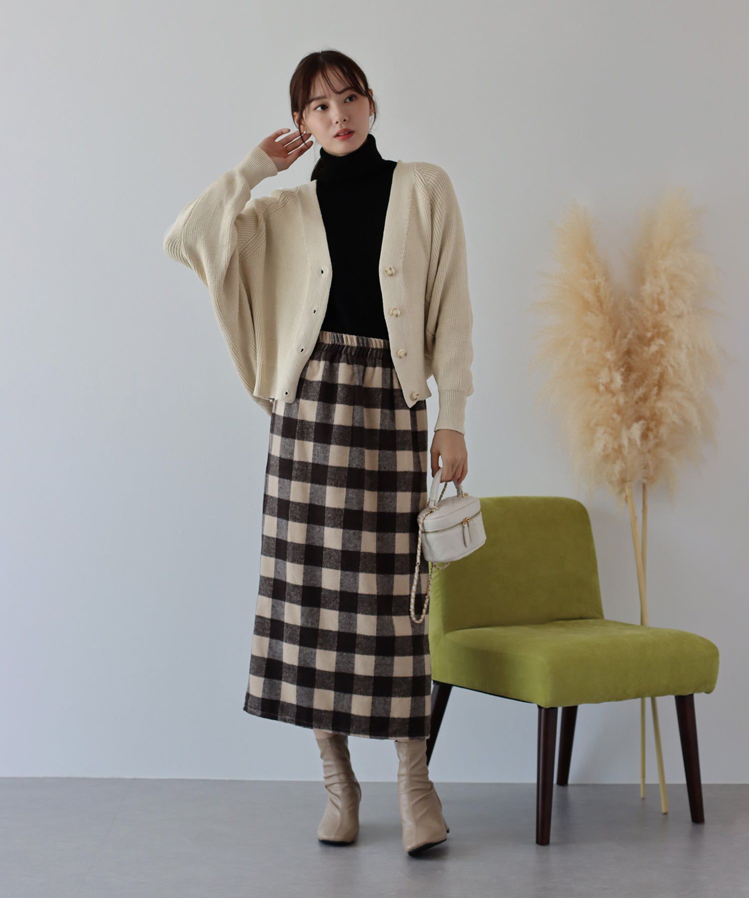 日本 BLUE EAST - 百搭V領彈性針織外套-米杏