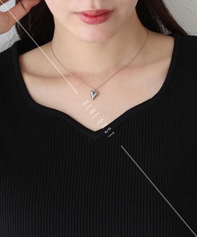 日本 BLUE EAST - 合身羅紋甜美桃心領短袖上衣-黑