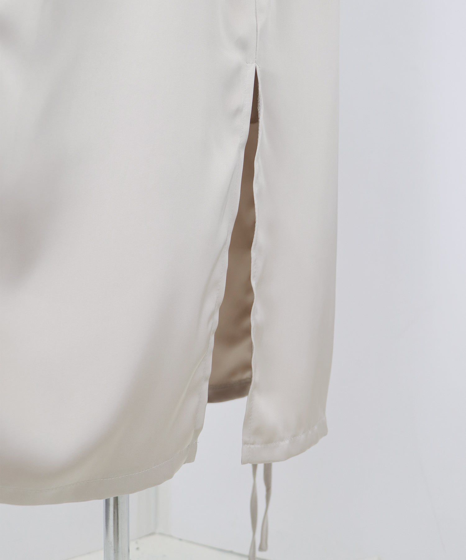 日本 BLUE EAST - 帥氣側抽繩工裝裙-深灰