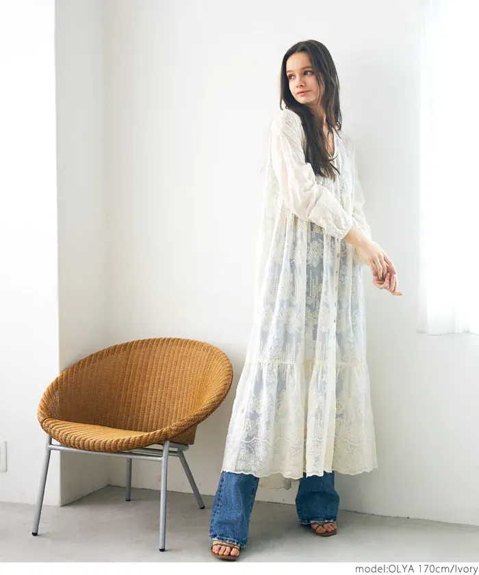 日本 COCA - V領花蕾絲透膚排扣罩衫/洋裝-米杏