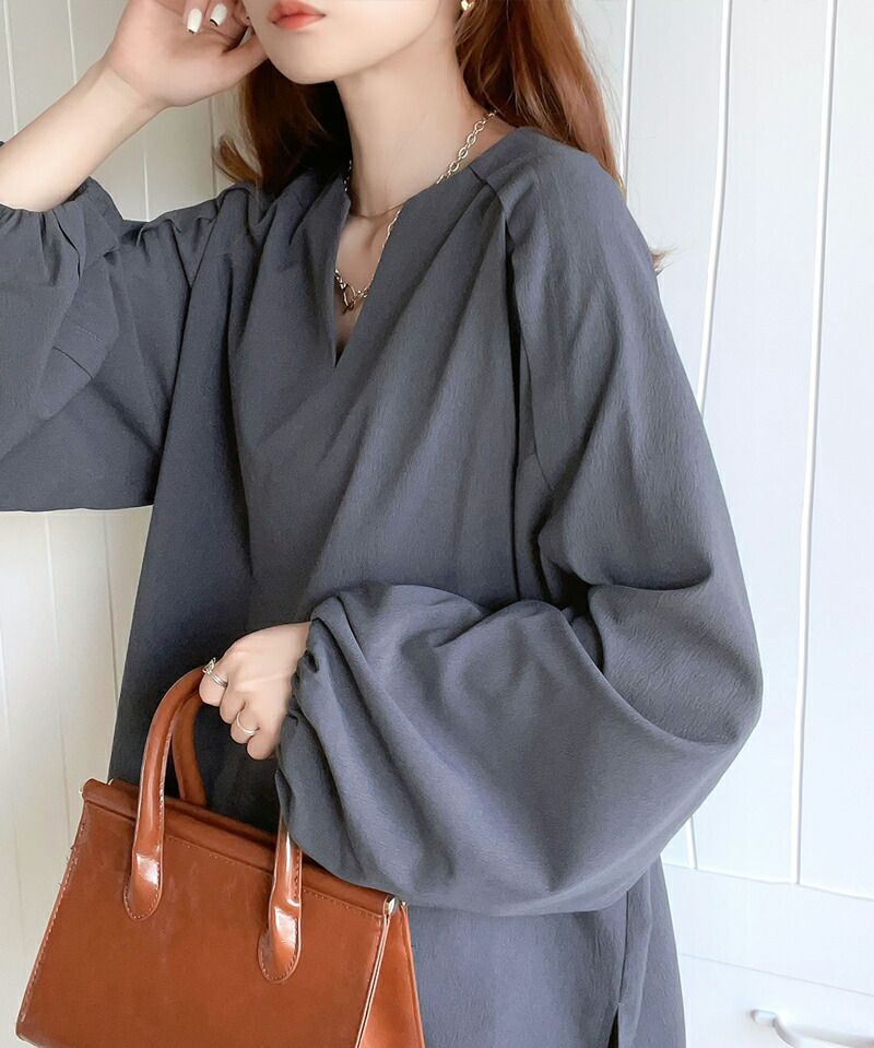 日本 Classical Elf - 氣質修身小V領氣袖球上衣-黑