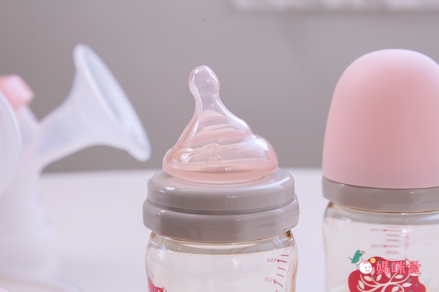 日本 Combi - 真實含乳寬口奶嘴-三孔 (M (2-3m+))