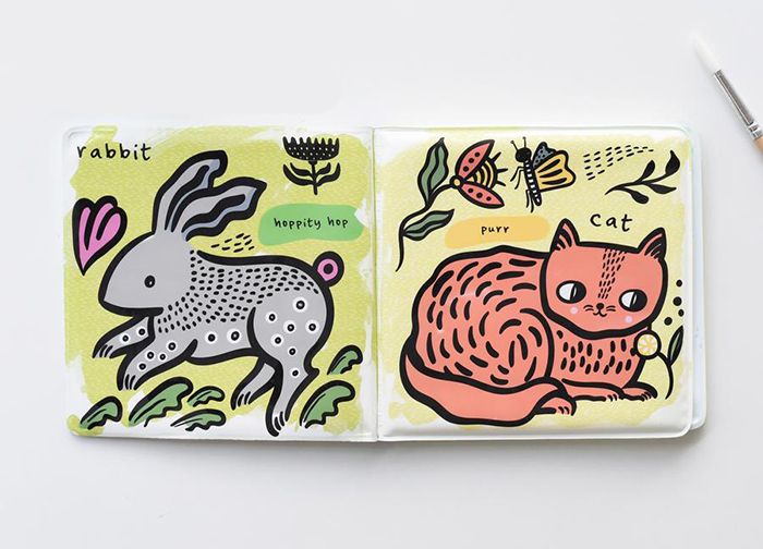 Color Me: Who Loves Pets? 誰不喜歡寵物 (變色洗澡書)