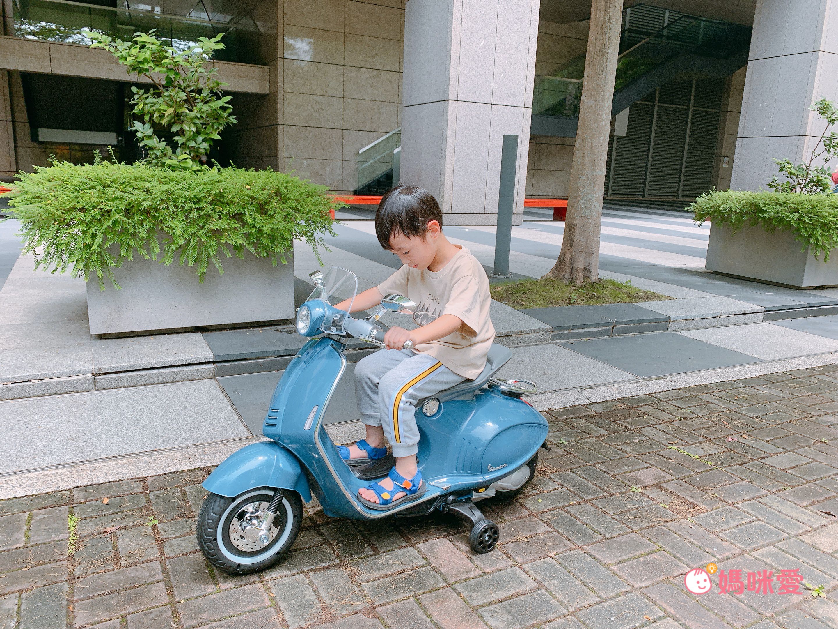 \ 限時特殺 /正宗原版授權【偉士牌Vespa】 迷你電動車