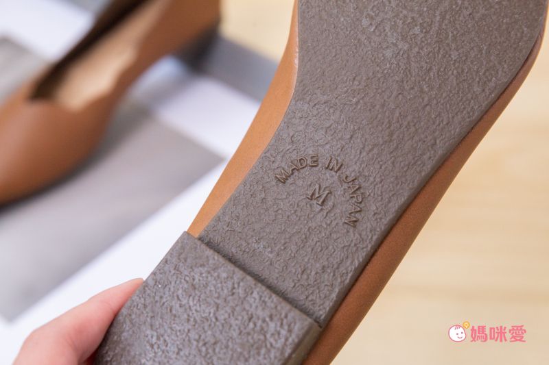 日本女裝代購 - 日本製 仿皮顯瘦尖頭柔軟波浪平底包鞋-焦糖