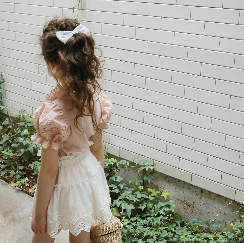 韓國 PuellaFLO - V字荷葉鏤空公主袖上衣-粉紅