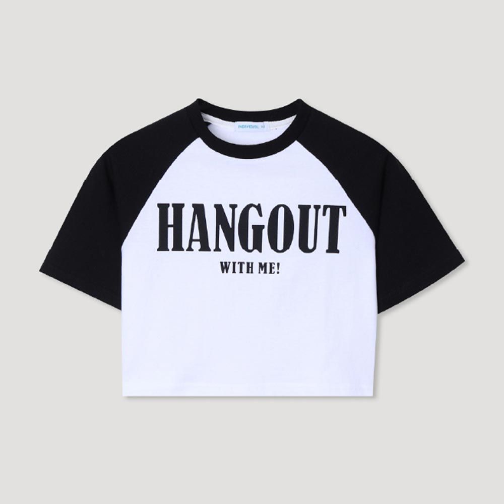 字母印撞色短版上衣-HANGOUT-黑X白