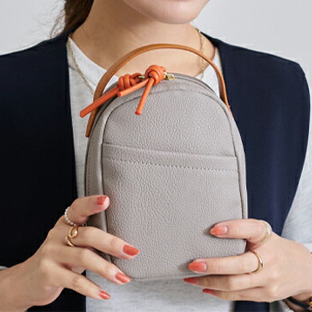 皮革感手提直立式聰明收納化妝包-淺灰x咖