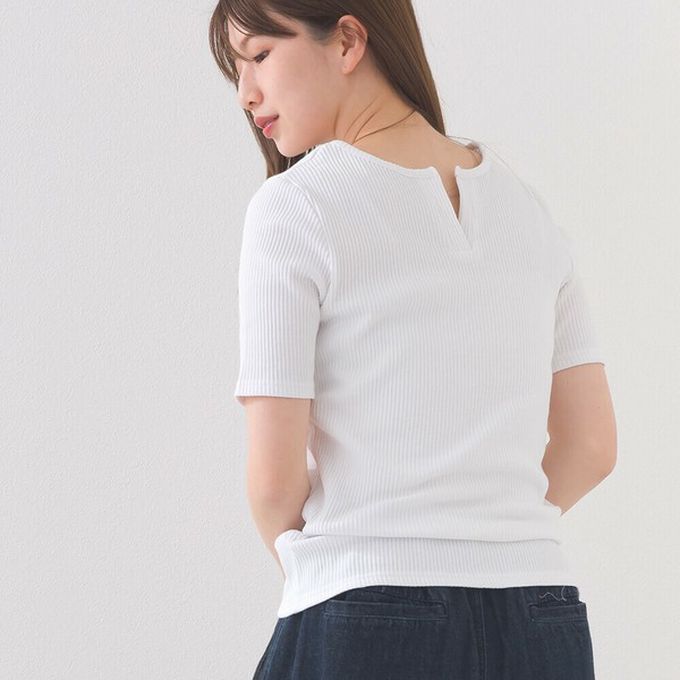日本 OMNES - 接觸冷感 後頸V羅紋合身短袖上衣-白