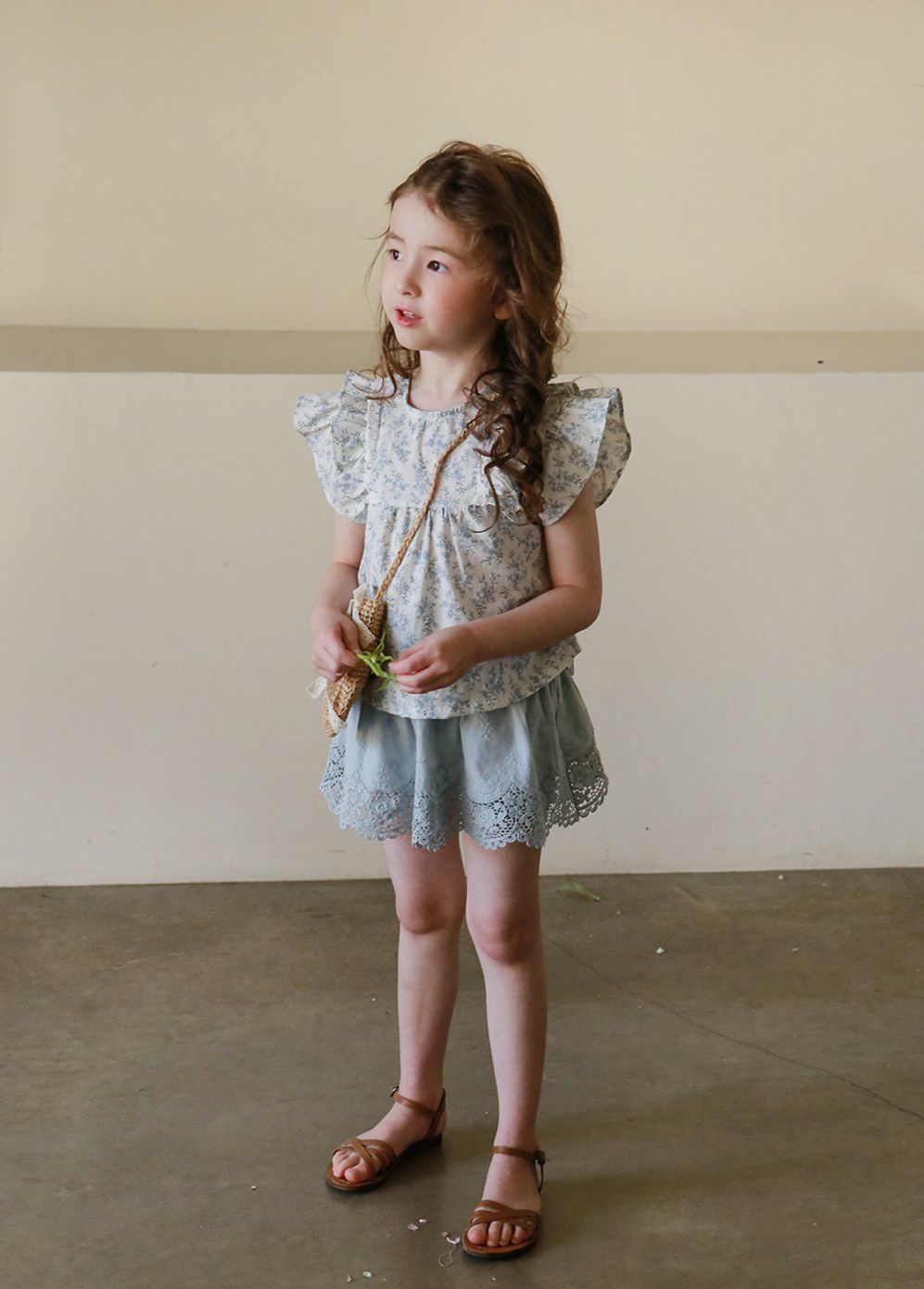 韓國 PuellaFLO - 蕾絲鏤空花瓣下襬褲裙-天藍