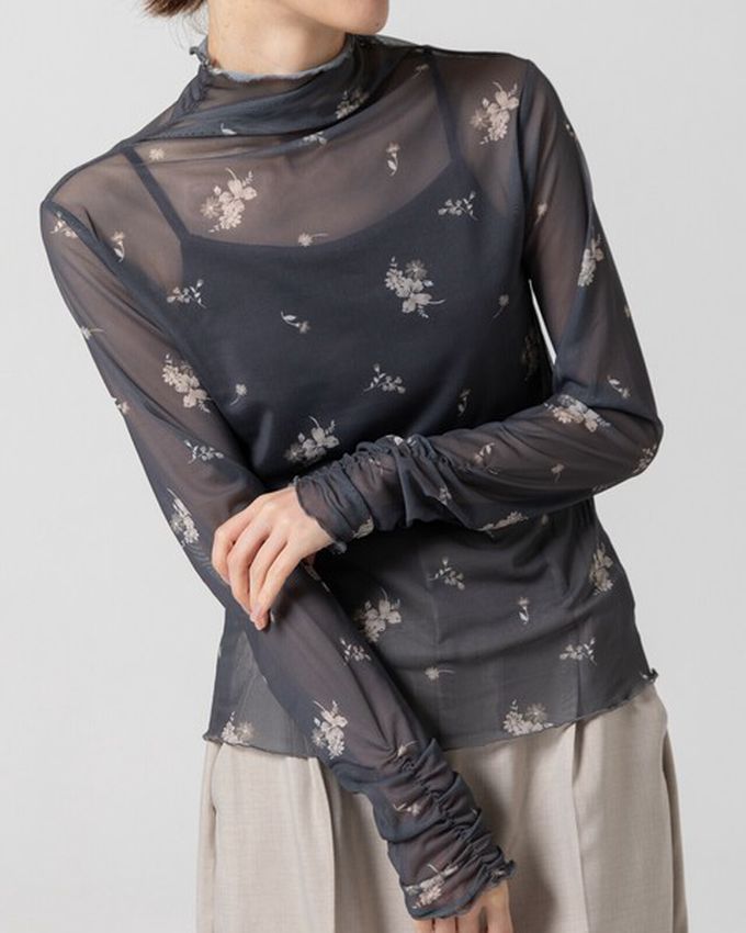 日本 gleam - 優雅小花木耳邊透膚高領長袖上衣-黑x紅花