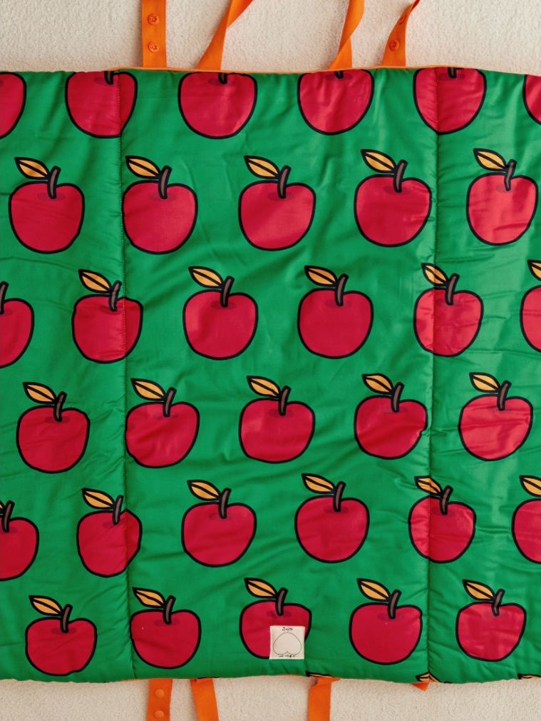 睡墊的部分還有三段絎縫，即使丟下去機洗，棉花也不會亂跑