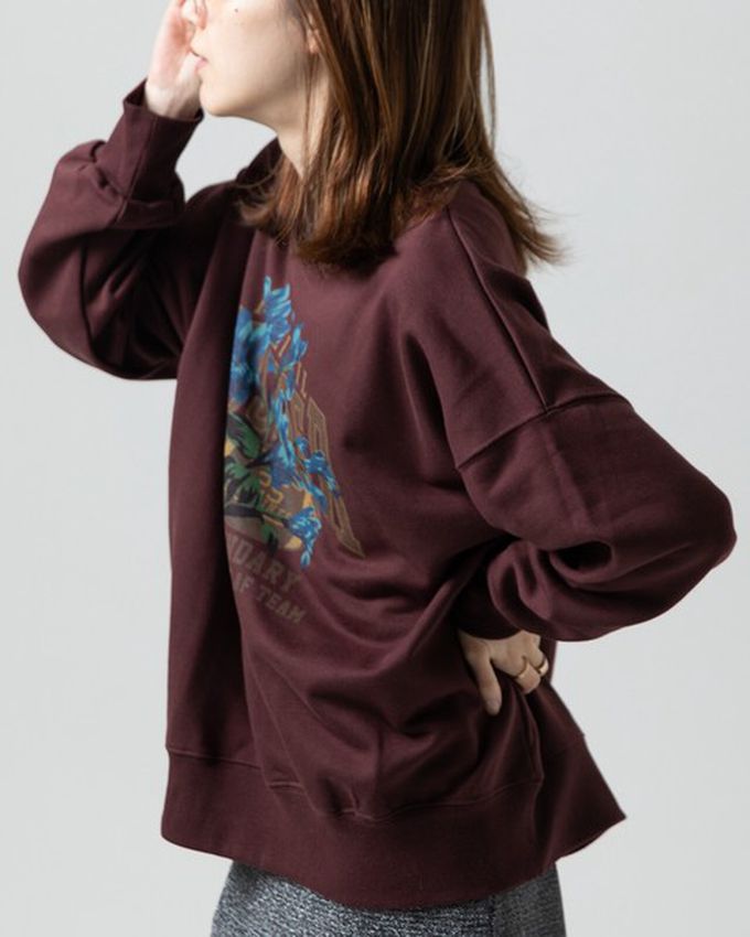 日本 gleam - 裏毛寬版學院風花卉大學T-紅棕