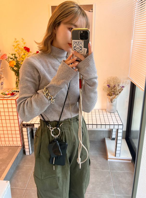 日本 GRL - 高領露指酷甜短針織上衣-黑