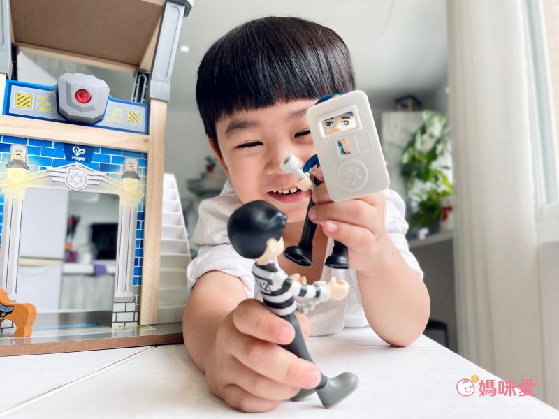 高達30種配件＆機關！【德國 Hape】木製軌道組