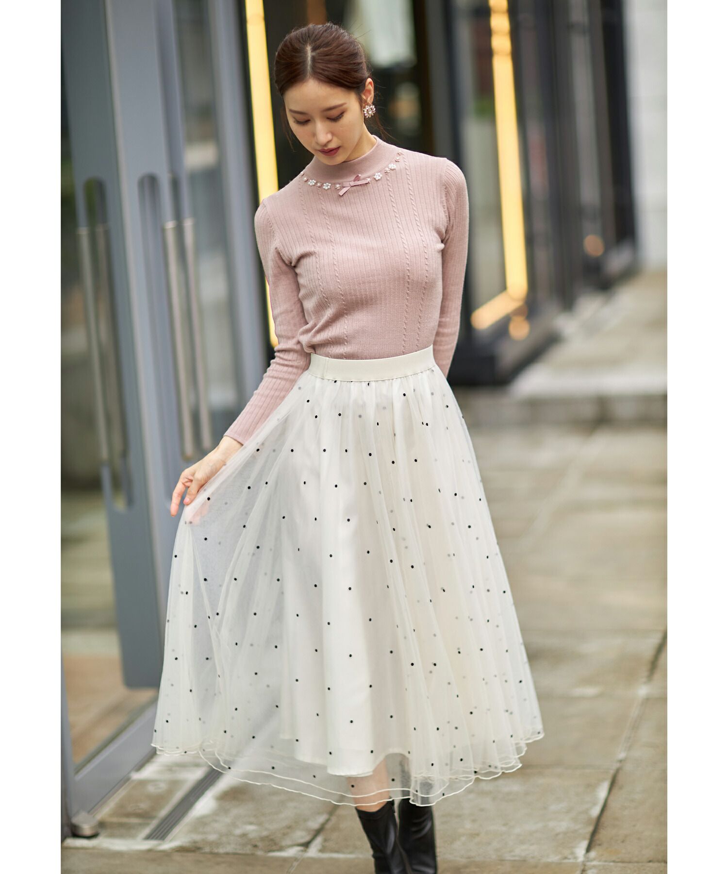 日本 tocco-closet - 氣質珍珠花朵針織上衣-奶油杏