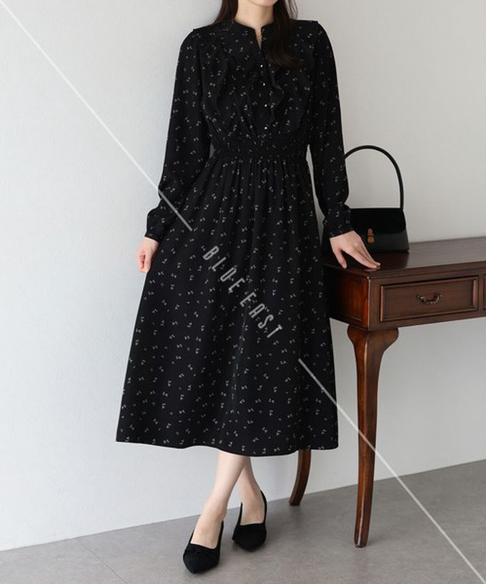 日本 BLUE EAST - 成熟摺邊典雅小花束腰長袖洋裝-黑