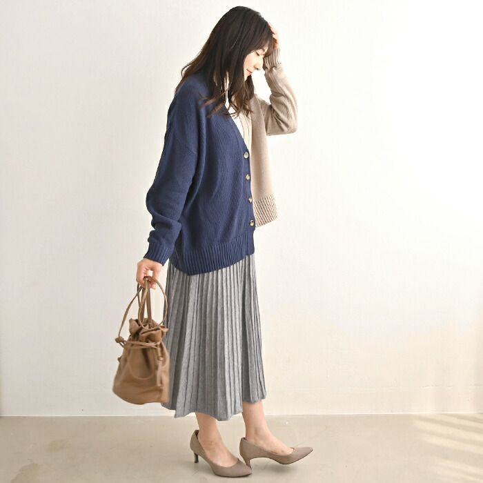 日本 ihuu - V領不對稱撞色薄針織外套-深灰x黑