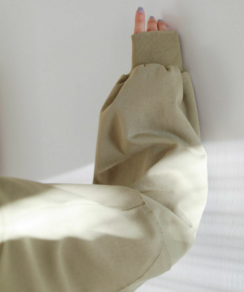 日本 Bab - V領短版泡泡袖大學T-淺軍綠