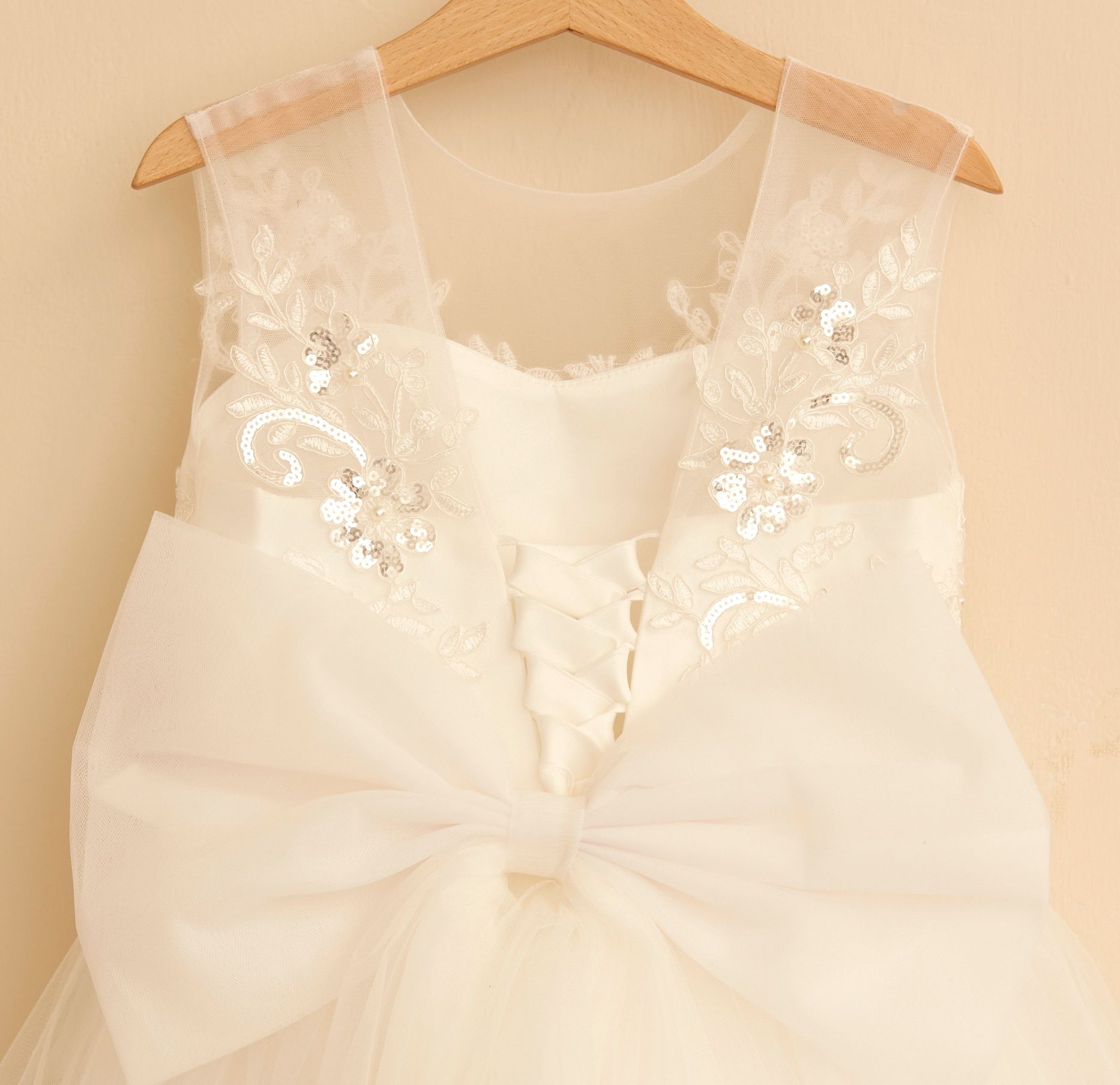 Love, Charlotte - 白紗重手工釘珠高級長裙禮服