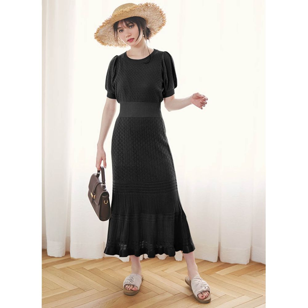 日本 GRL - 優雅針織鏤空雕花設計短袖洋裝(附背心襯裙)-時尚黑