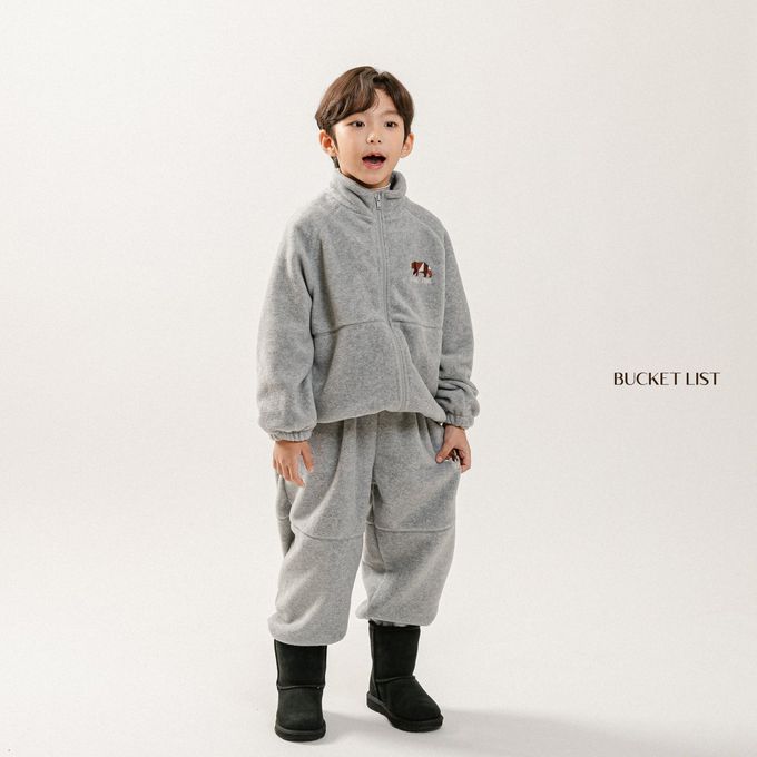 韓國 BUCKET LIST - 刺繡熊搖粒絨拉鍊立領上衣-灰