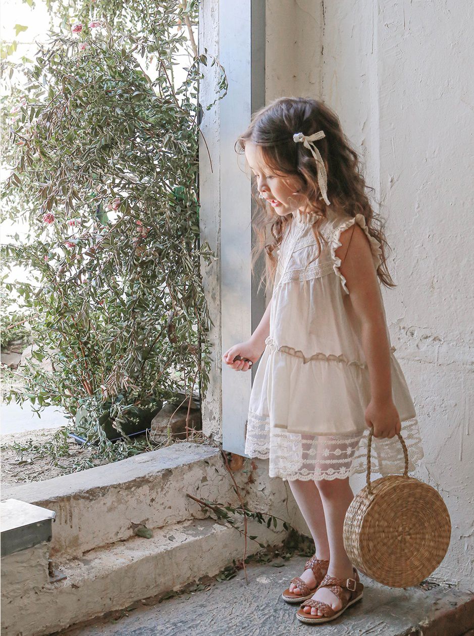 韓國 Puellaflo - 透膚蕾絲裙擺削肩拼接感洋裝-淺杏