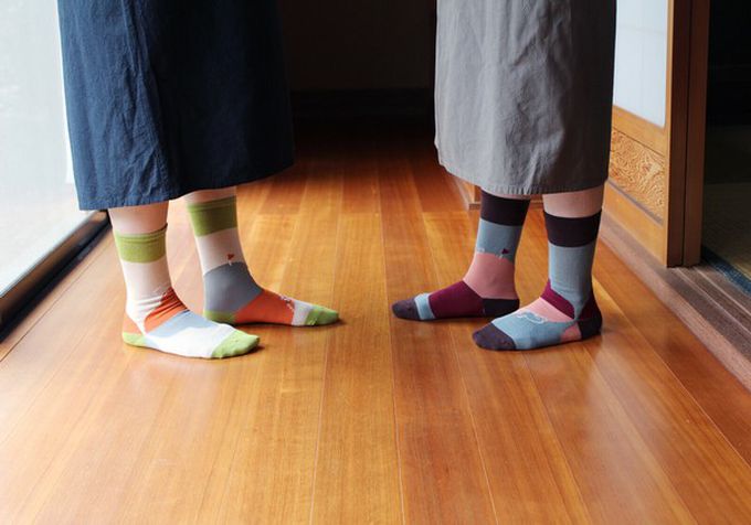 日本女裝代購 - 日本製 伊索寓言印花長襪-龜兔賽跑-灰藍 (23-25cm)