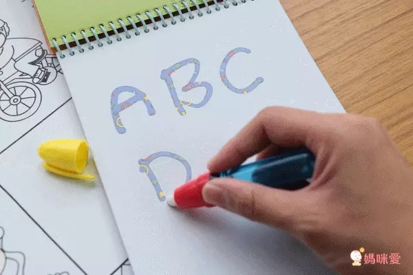 小小孩塗鴉啟蒙【英國GALT】水畫本，沾水塗色不怕亂畫！