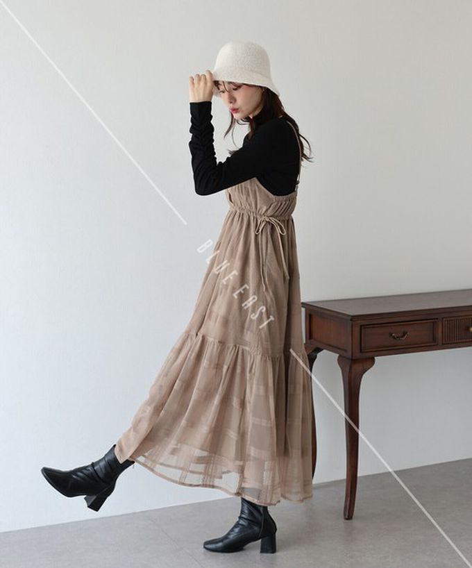 日本 BLUE EAST - 甜美植絨大格紋吊帶背心洋裝-卡其