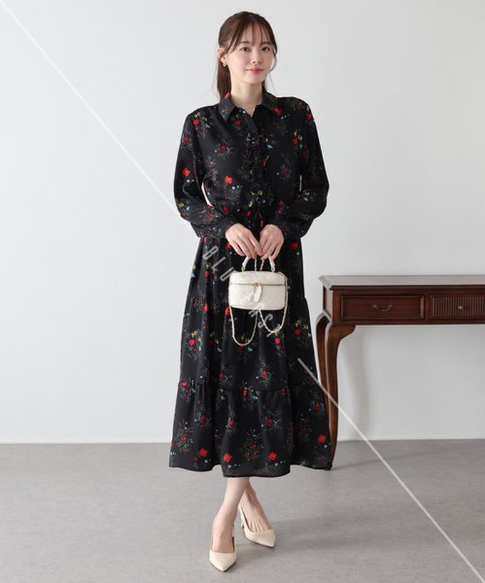 日本 BLUE EAST - 荷葉邊領唯美花卉長袖洋裝(腰抽繩)-米杏