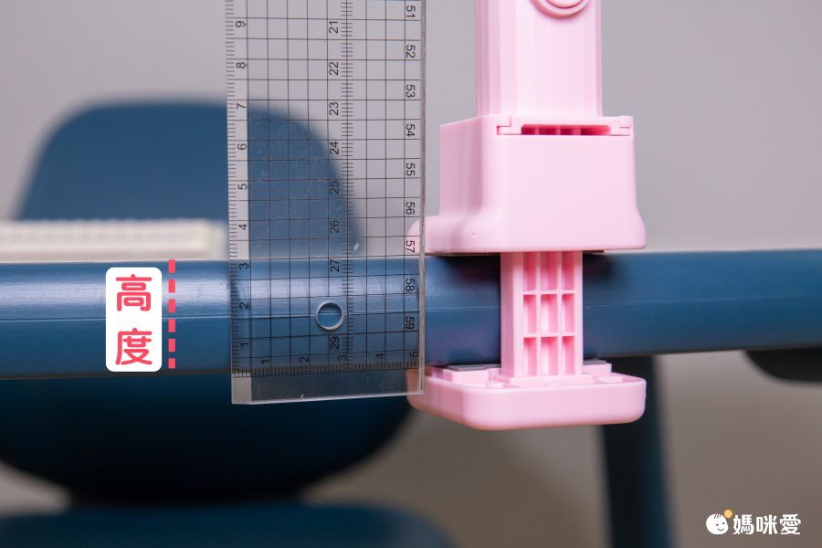 兒童防駝背坐姿桌面支架-淡粉色 (長20.8x高19x寬7.38cm)