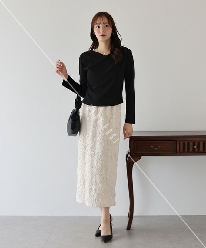 日本 BLUE EAST - 顯瘦V領垂墜感羅紋長袖上衣-黑