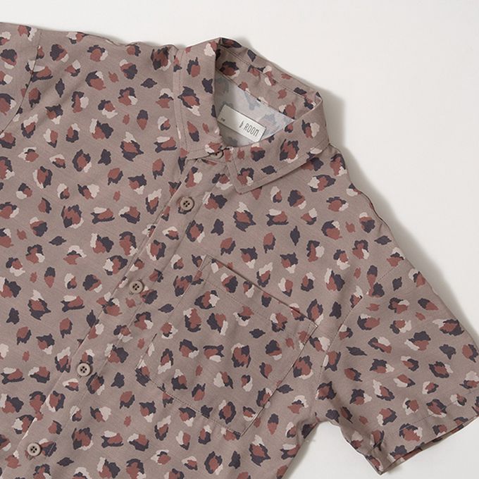 日本 b-ROOM - 滿版時髦印花休閒襯衫-衝浪-炭黑