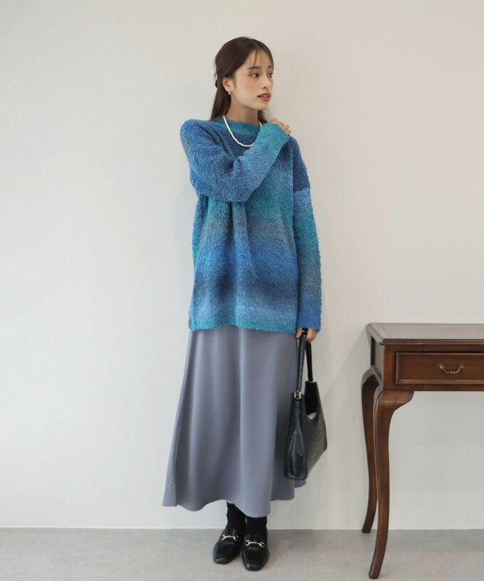 日本 BLUE EAST - 柔軟的夢漸層圓領毛衣-海洋藍