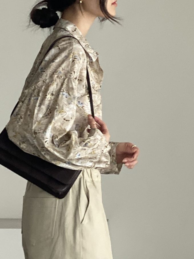 韓國女裝連線 - 花草圖樣翻領拼接長袖襯衫-卡其 (FREE)