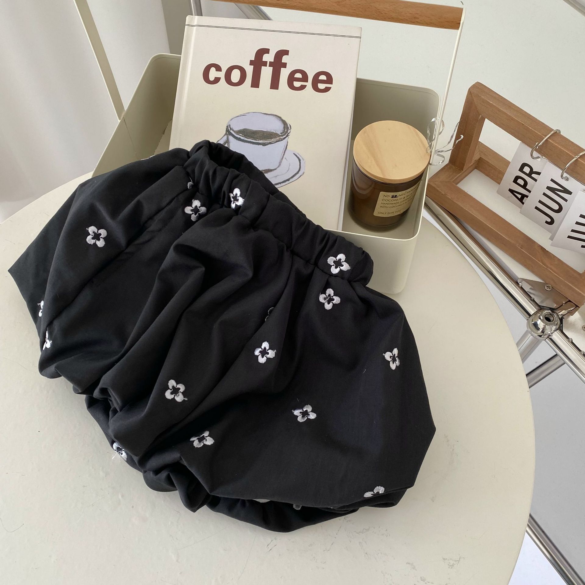 腰鬆緊花苞燈籠短褲-奶咖啡色