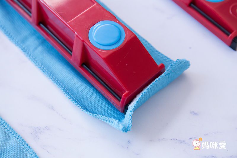 TYROLER 雙面擦窗神器 讓玻璃黑夜變白天～