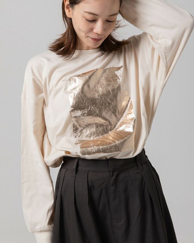 日本 gleam - 燙金時尚光澤廓形寬版長袖上衣-奶油x金