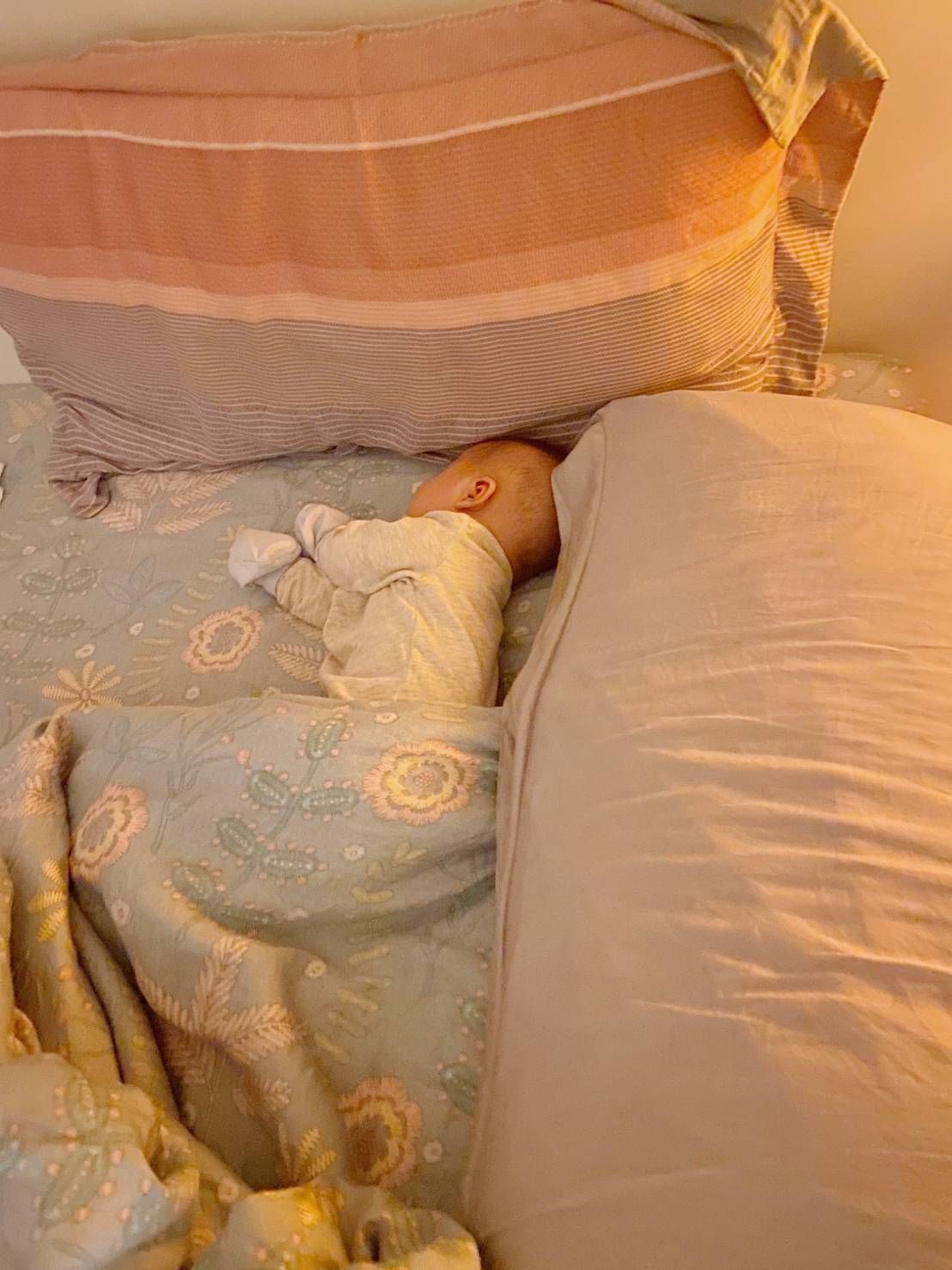 我們家寶寶目前2個月，最近好像碰到腸絞痛大魔王QQ