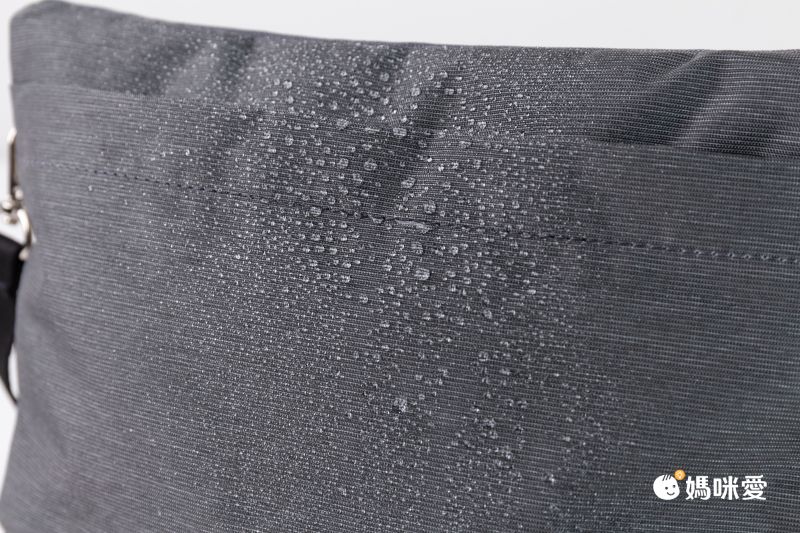 日本 KEYUCA - [撥水加工] 休閒輕量隨身側背包-氣質米 (21x5x16cm)