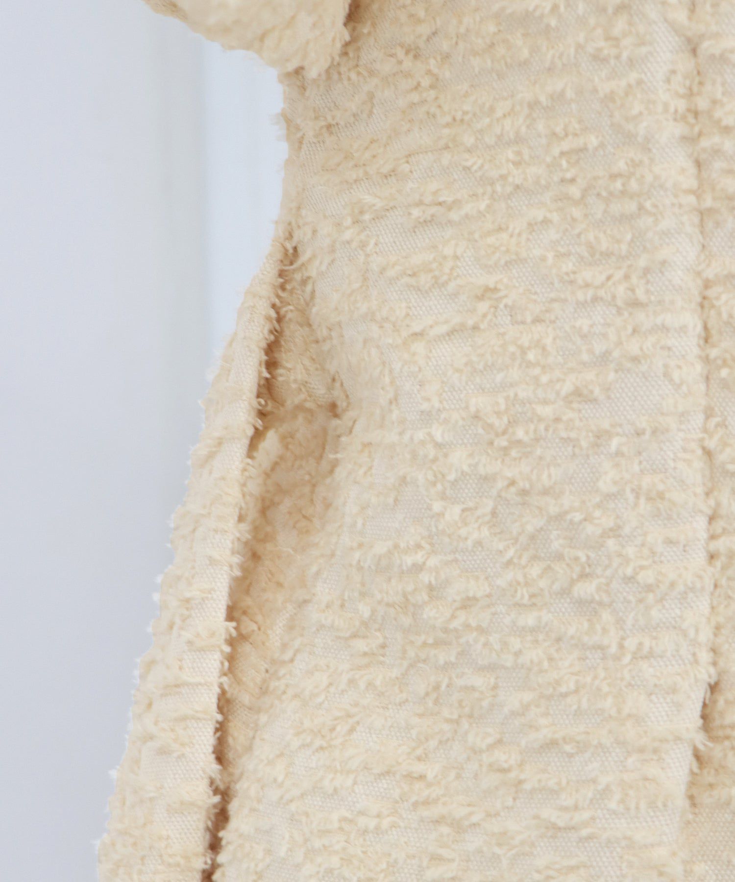 日本 BLUE EAST - 時尚抽鬚後綁帶泡泡袖洋裝-米杏