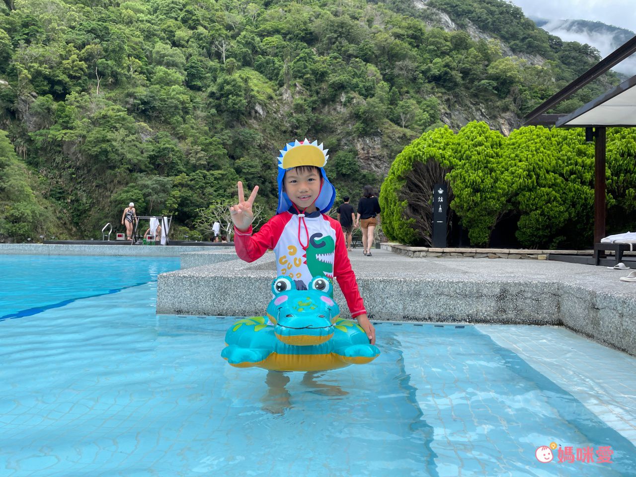 男寶長袖泳裝套裝(附帽子)-快樂恐龍-紅+白+藍