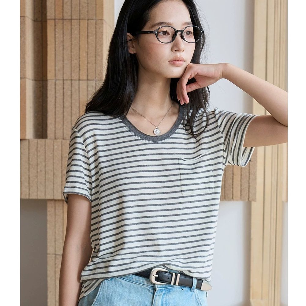 雲感天絲混亞麻口袋U領短袖上衣-深灰條紋