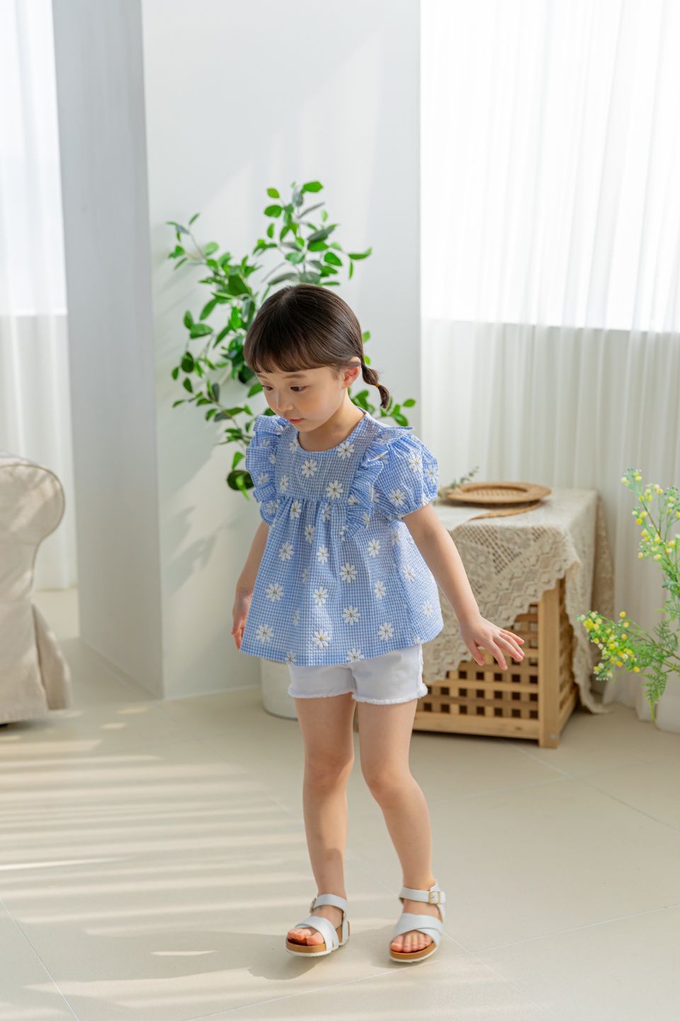 韓國 Orange Mom - 小雛菊格紋荷葉裝飾上衣-天藍