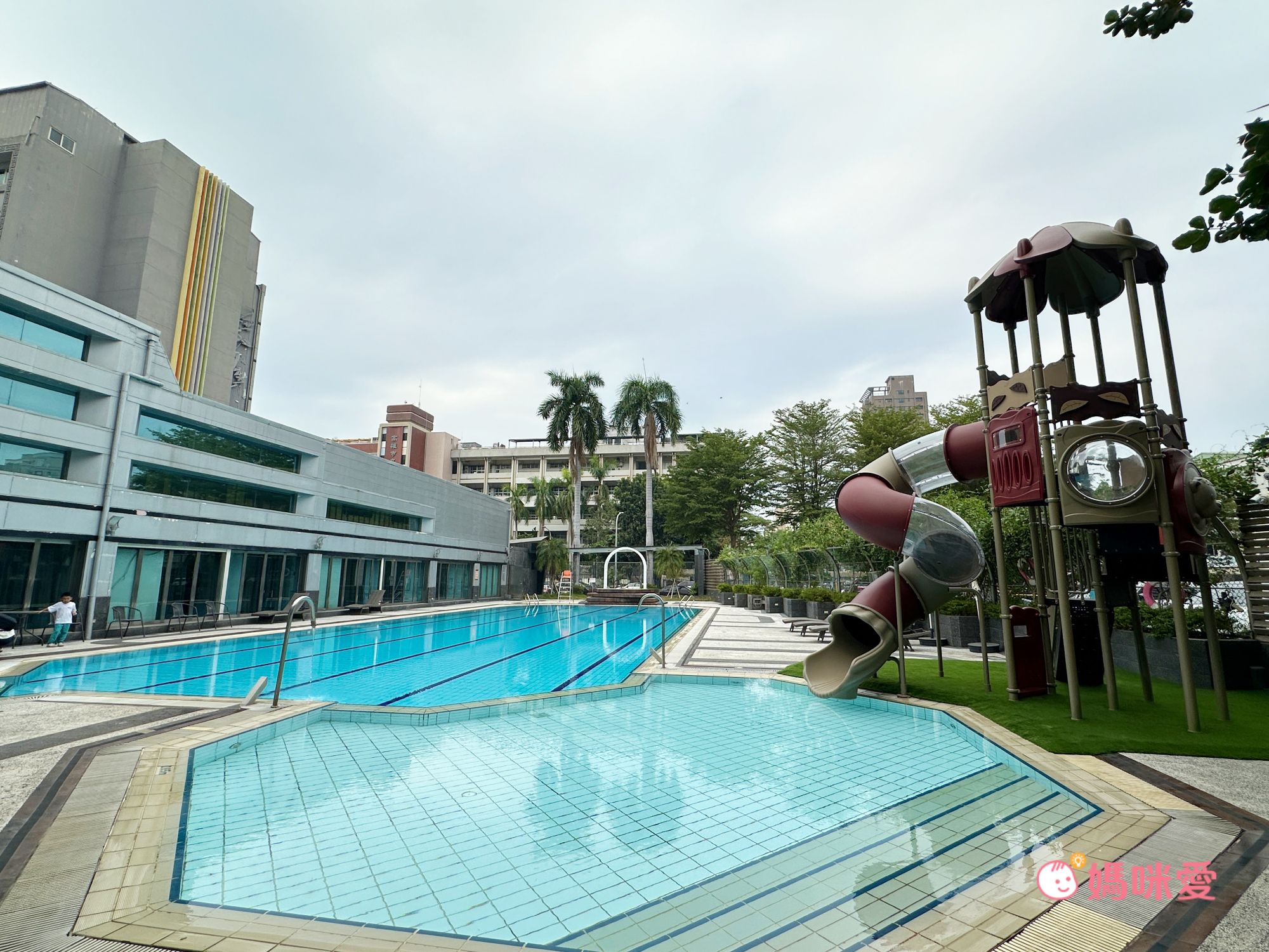 親子友善【承攜行旅 高雄六合館】破百坪賽車場 / 戶外泳池