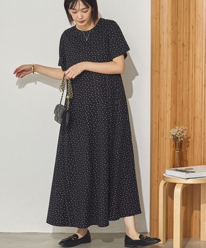 日本 Sans Souci 34+ - 接觸涼感 嫘縈傘擺素色短袖洋裝-水玉x黑
