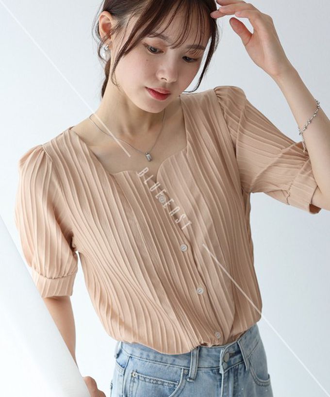 日本 BLUE EAST - 韓國製 心型領細緻泡泡短袖襯衫-黑