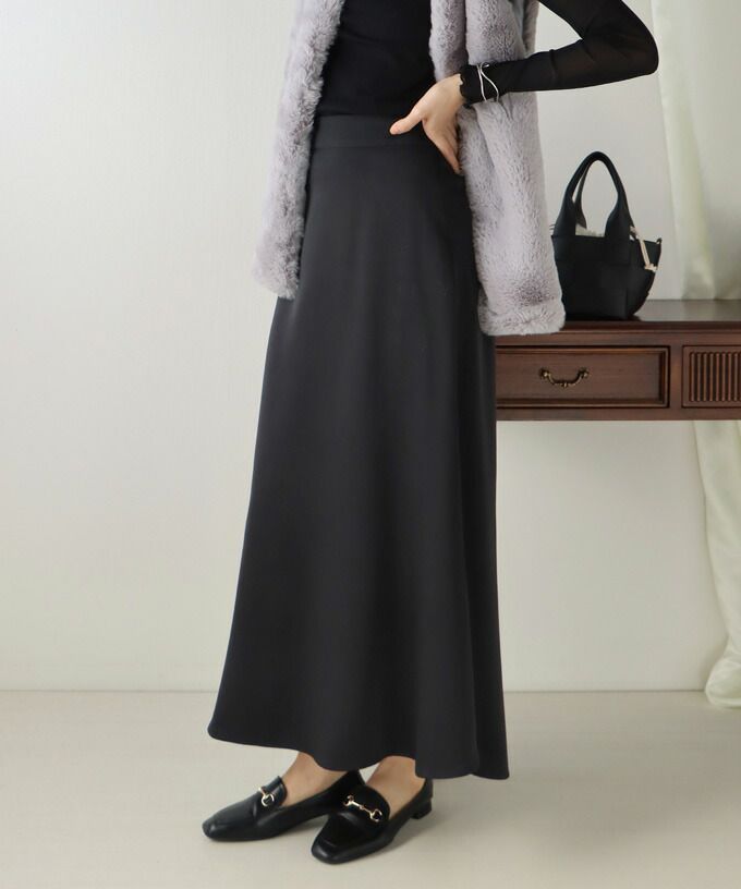 日本 BLUE EAST - 修身美腿素面傘狀長裙-灰藍