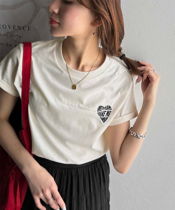 日本 Classical Elf - 經典胸前愛心刺繡短袖上衣-紅愛心-白